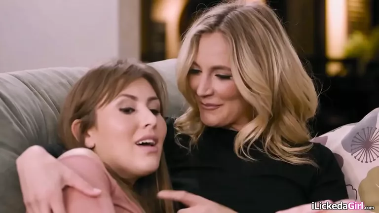 Lesbian Rimming, Lesbian Stepmom